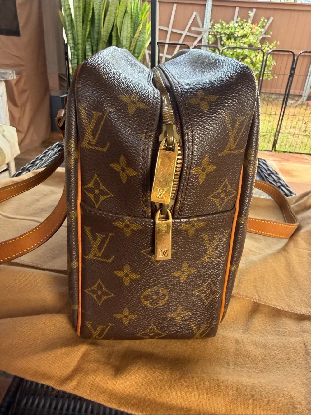 Louis Vuitton Monogram Canvas Brown & Tan Shoulder Bag - Picture 6 of 10
